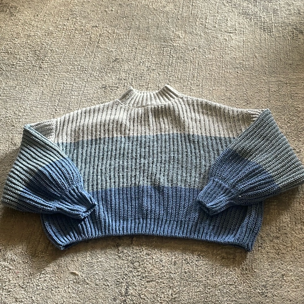 MM My Michelle boutique brand soft ladies striped shorter bottom sweater. Sz M